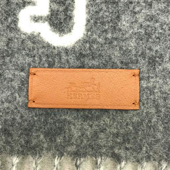 HERMES Gray Scarf - Picture 5 of 6